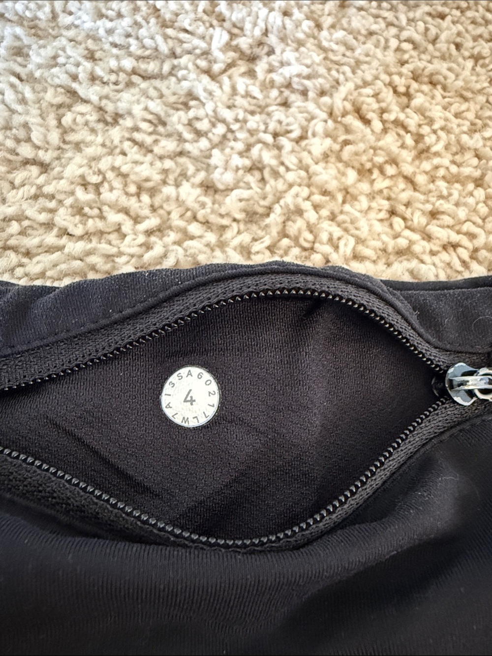 lululemon Black Women’s, Speed Shorts 2.5 in, Size 4 - Picture 2 of 4